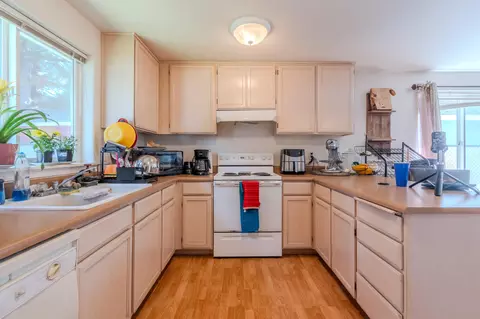 Kitchen - 436 St Clair Way, Eagle Point, OR 97524 photo 1 of 1