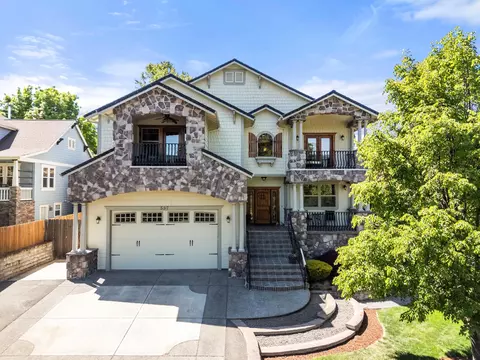 597 Pierce Rd, Medford, OR 97504