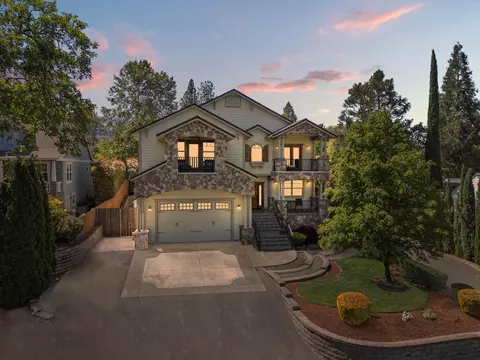 597 Pierce Rd, Medford, OR 97504