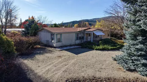 501 Buckhorn Ln, Shady Cove, OR 97539