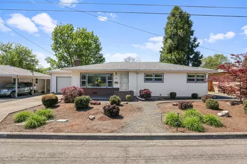 444 NE 12th St, Grants Pass, OR 97526
