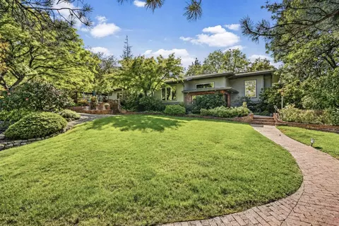 903 Pinecrest Ter, Ashland, OR 97520