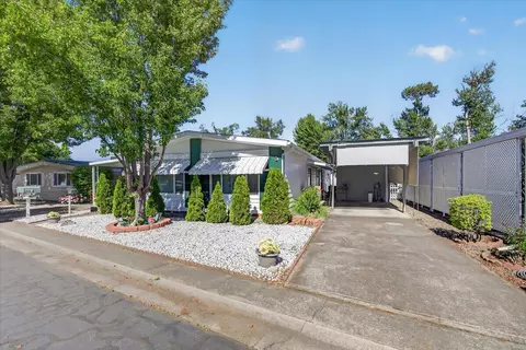 2252 Table Rock Rd #SPC 206, Medford, OR 97501