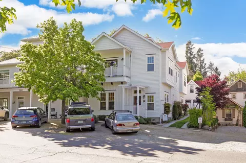 240 S Oregon St, Jacksonville, OR 97530