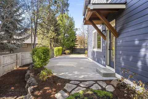 Exterior - 60964 Creekstone Loop, Bend, OR 97702 photo 5 of 11