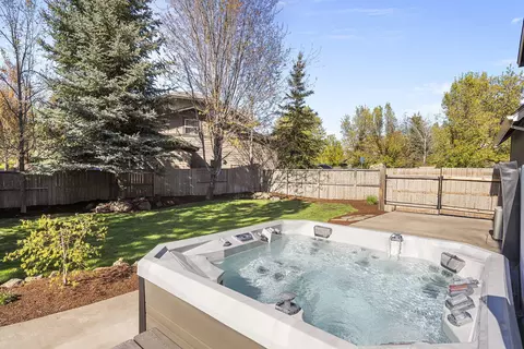 Exterior - 60964 Creekstone Loop, Bend, OR 97702 photo 7 of 11