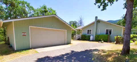 455 Crystal Dr, Grants Pass, OR 97527