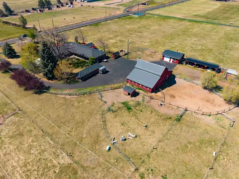 View/Area - 20900 SW Young Ave, Bend, OR 97703 photo 2 of 18