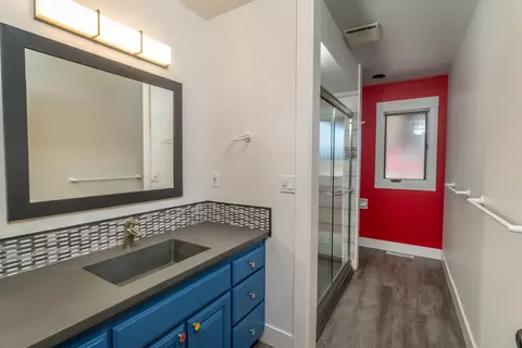 Bath - 20900 SW Young Ave, Bend, OR 97703 photo 3 of 4