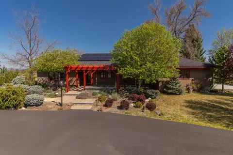 Exterior - 20900 SW Young Ave, Bend, OR 97703 photo 4 of 12