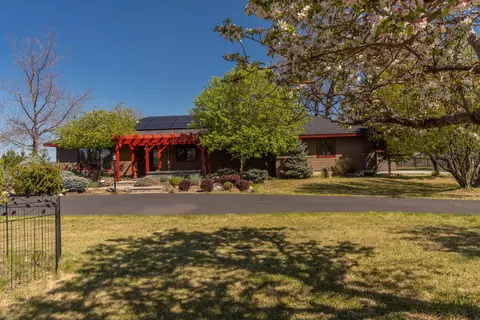 Exterior - 20900 SW Young Ave, Bend, OR 97703 photo 2 of 12