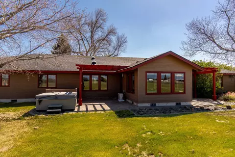 Exterior - 20900 SW Young Ave, Bend, OR 97703 photo 3 of 12