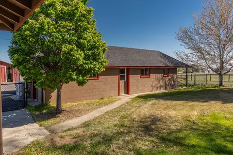 Exterior - 20900 SW Young Ave, Bend, OR 97703 photo 10 of 12