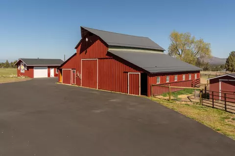 Exterior - 20900 SW Young Ave, Bend, OR 97703 photo 8 of 12