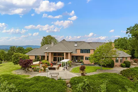375 Bella Hills Ln, Roseburg, OR 97471