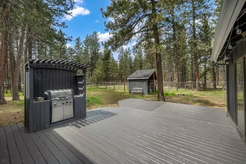 Exterior - 14474 Crossroads Loop, Sisters, OR 97759 photo 3 of 9