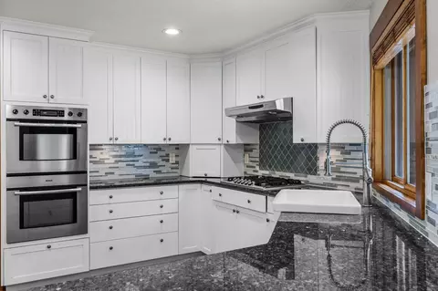 Kitchen - 14474 Crossroads Loop, Sisters, OR 97759 photo 2 of 3
