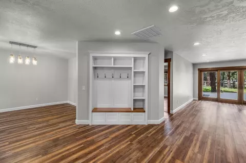 Entry Way - 14474 Crossroads Loop, Sisters, OR 97759 photo 2 of 2