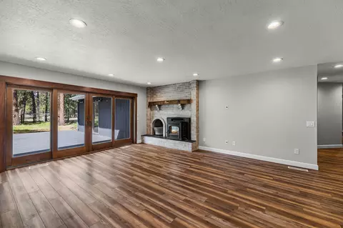 Living - 14474 Crossroads Loop, Sisters, OR 97759 photo 5 of 8