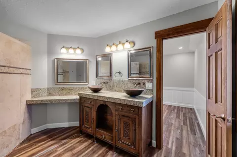 Bath - 14474 Crossroads Loop, Sisters, OR 97759 photo 5 of 6