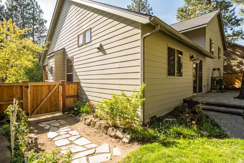Exterior - 61324 Brianne Pl, Bend, OR 97702 photo 9 of 15