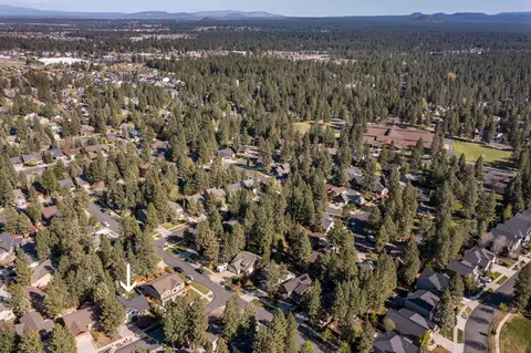 View/Area - 61324 Brianne Pl, Bend, OR 97702 photo 2 of 4