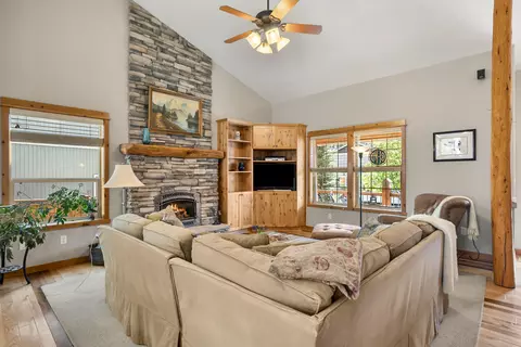 Living - 61324 Brianne Pl, Bend, OR 97702 photo 2 of 3