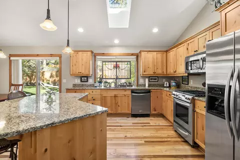 Kitchen - 61324 Brianne Pl, Bend, OR 97702 photo 2 of 5