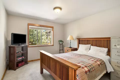 Bedroom - 61324 Brianne Pl, Bend, OR 97702 photo 4 of 4