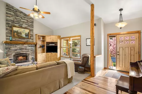 Entry Way - 61324 Brianne Pl, Bend, OR 97702 photo 2 of 3