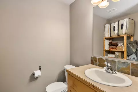 Bath - 61324 Brianne Pl, Bend, OR 97702 photo 4 of 4
