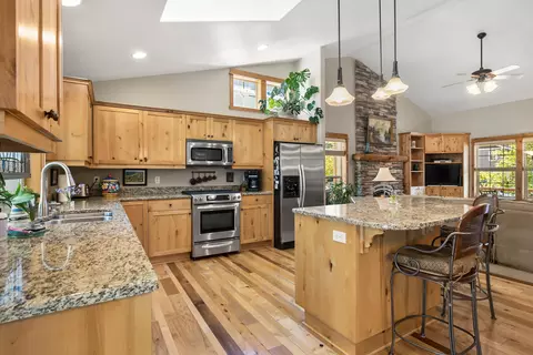 Kitchen - 61324 Brianne Pl, Bend, OR 97702 photo 4 of 5