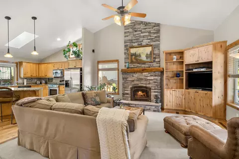 Living - 61324 Brianne Pl, Bend, OR 97702 photo 1 of 3