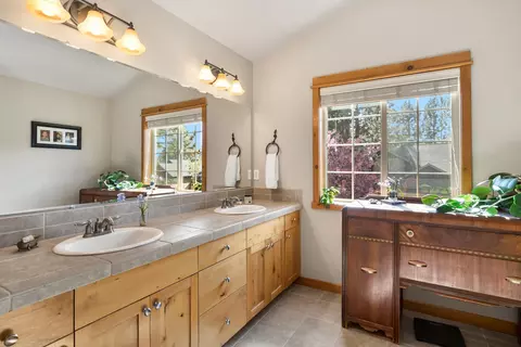 Bath - 61324 Brianne Pl, Bend, OR 97702 photo 1 of 4