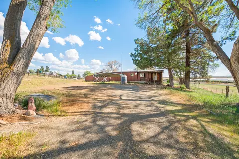 133 SW Tompsett St, Madras, OR 97741