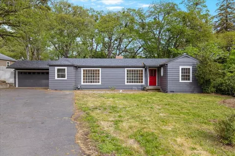 71 Black Oak Dr, Medford, OR 97504