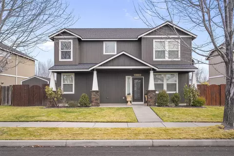1320 NE 3rd St, Redmond, OR 97756