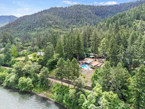 4990 Rogue River Hwy, Grants Pass, OR 97527