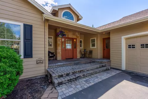 1580 Murrelet Dr, Redmond, OR 97756