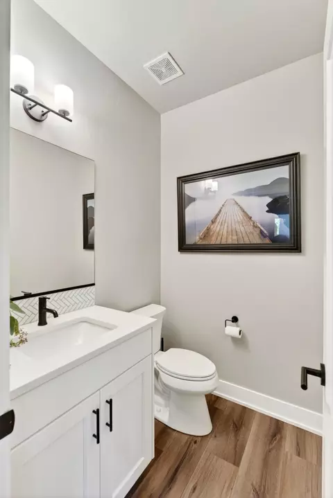 Bath - 3031 NE Moreno Pl, Bend, OR 97701 photo 6 of 6