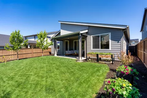Exterior - 3031 NE Moreno Pl, Bend, OR 97701 photo 3 of 6