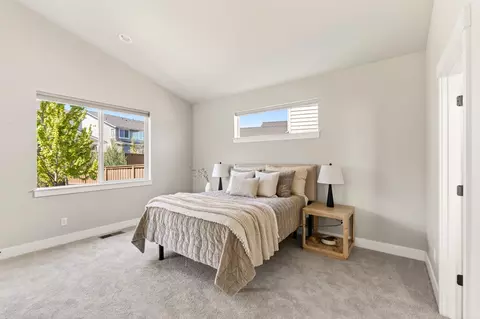 Bedroom - 3031 NE Moreno Pl, Bend, OR 97701 photo 4 of 9