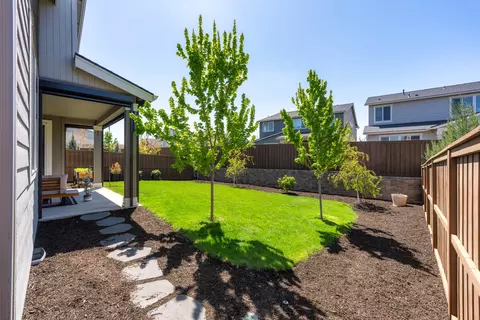 Exterior - 3031 NE Moreno Pl, Bend, OR 97701 photo 5 of 6