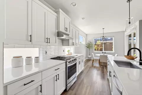 Kitchen - 3031 NE Moreno Pl, Bend, OR 97701 photo 2 of 5