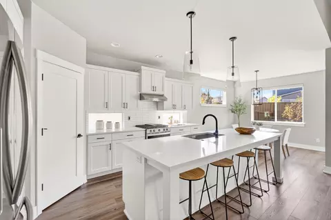 Kitchen - 3031 NE Moreno Pl, Bend, OR 97701 photo 4 of 5