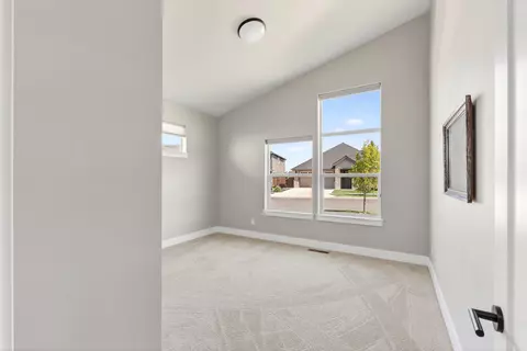 Bedroom - 3031 NE Moreno Pl, Bend, OR 97701 photo 5 of 9