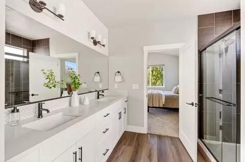 Bath - 3031 NE Moreno Pl, Bend, OR 97701 photo 4 of 6
