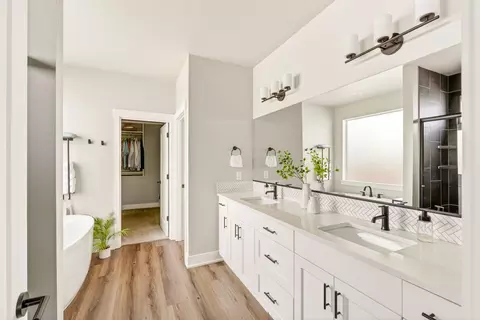 Bath - 3031 NE Moreno Pl, Bend, OR 97701 photo 1 of 6
