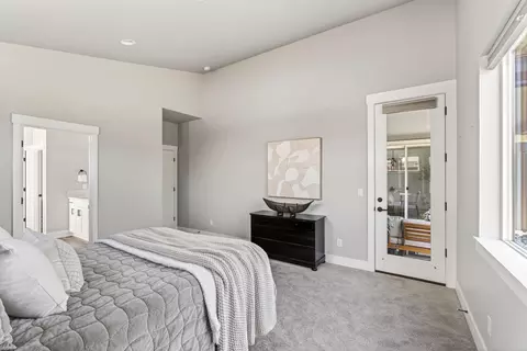 Bedroom - 3031 NE Moreno Pl, Bend, OR 97701 photo 3 of 9