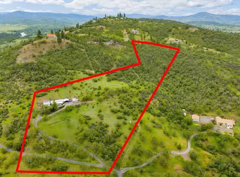 1374 W Linn Rd, Eagle Point, OR 97524